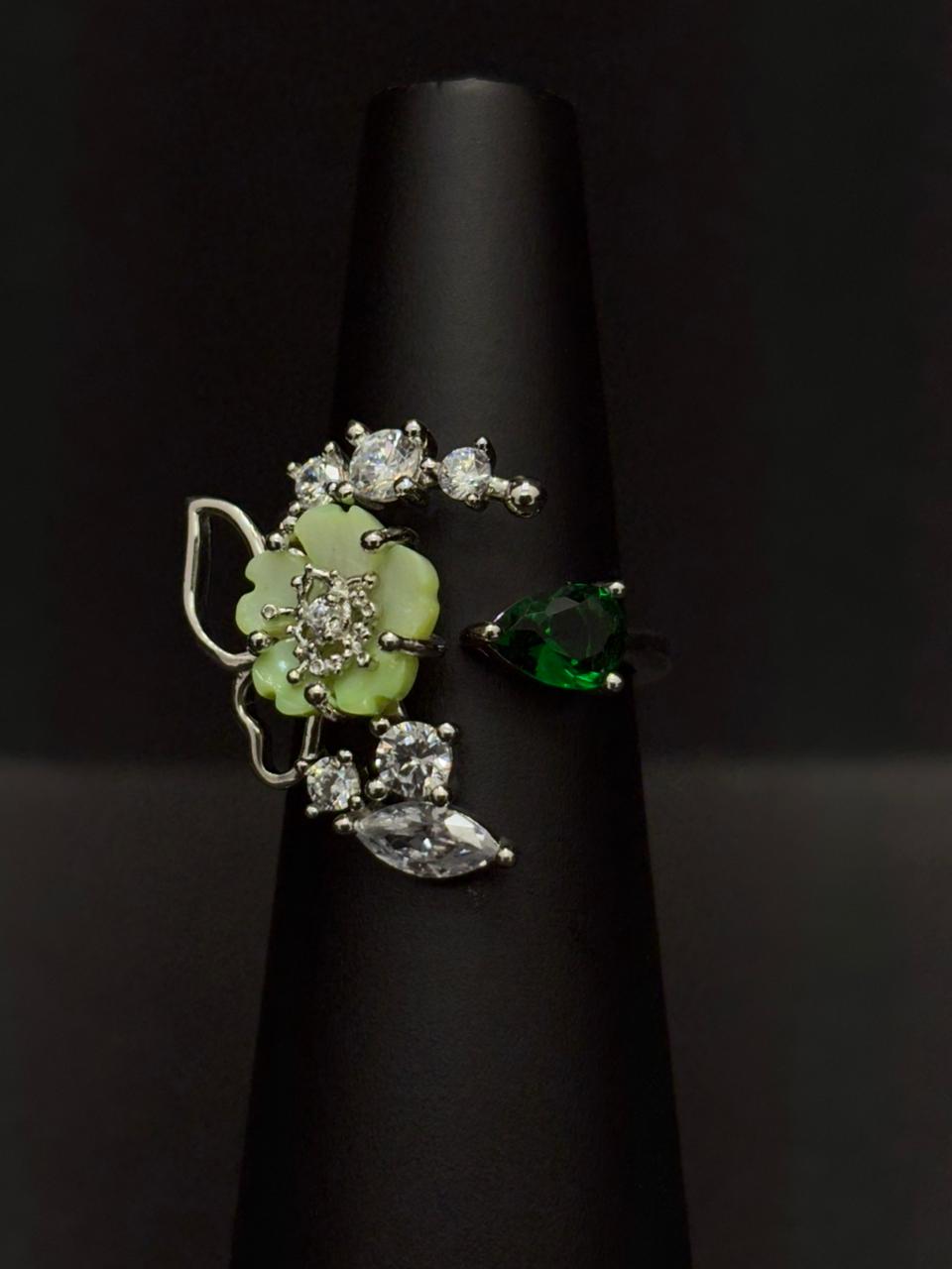 Sterling silver ring with  charming flower #161