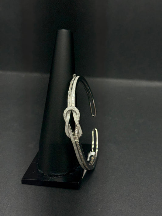 Elegant and contemporary bangle bracelet #188