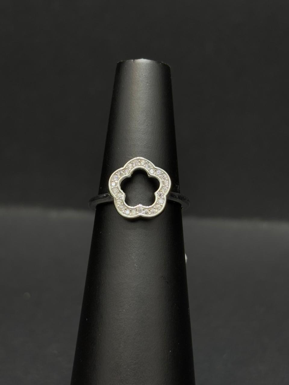Charming ring with a delicate floral design #156