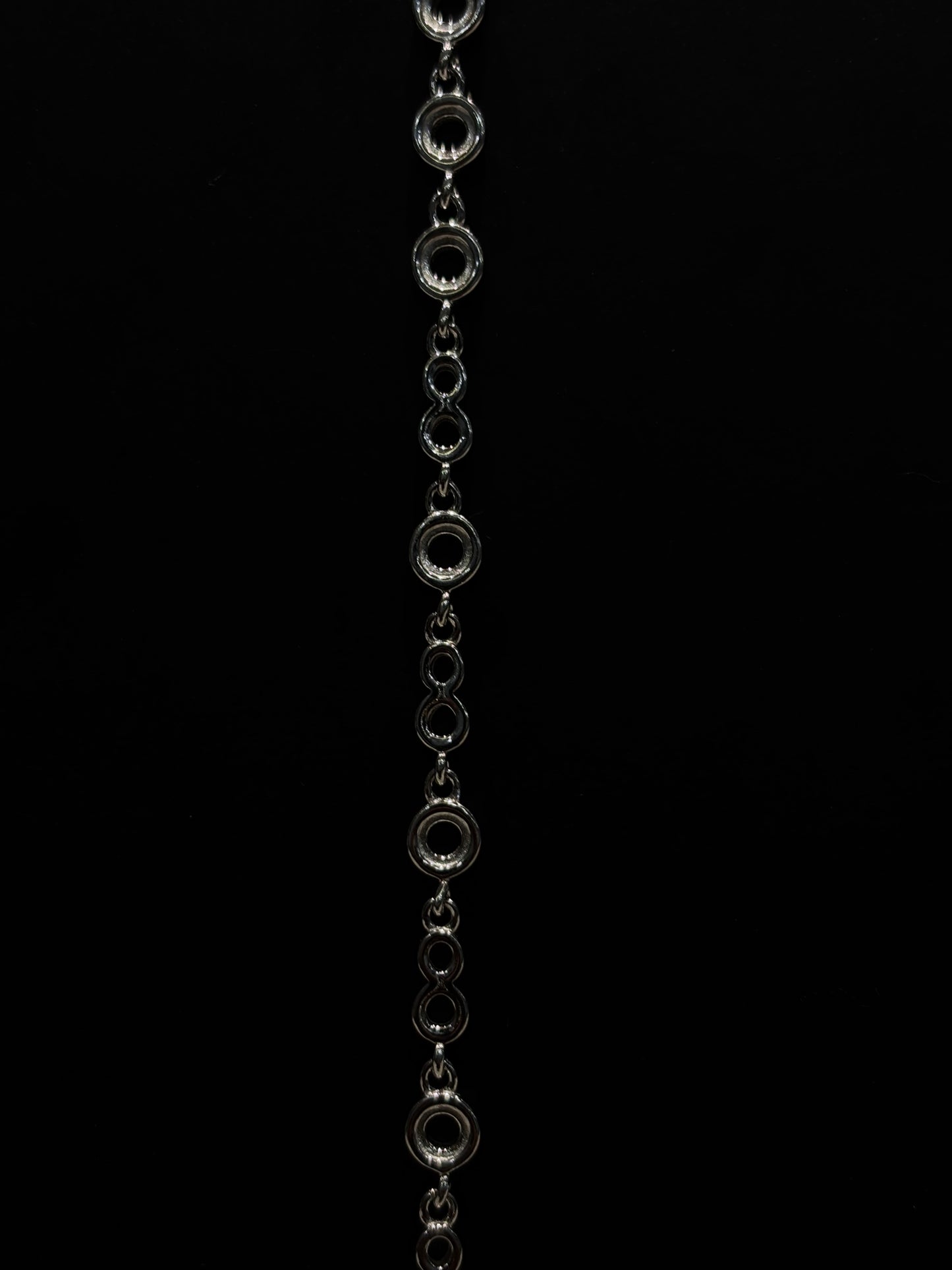 Modern Dark-Toned Graduated Circle Link Chain Bracelet #124