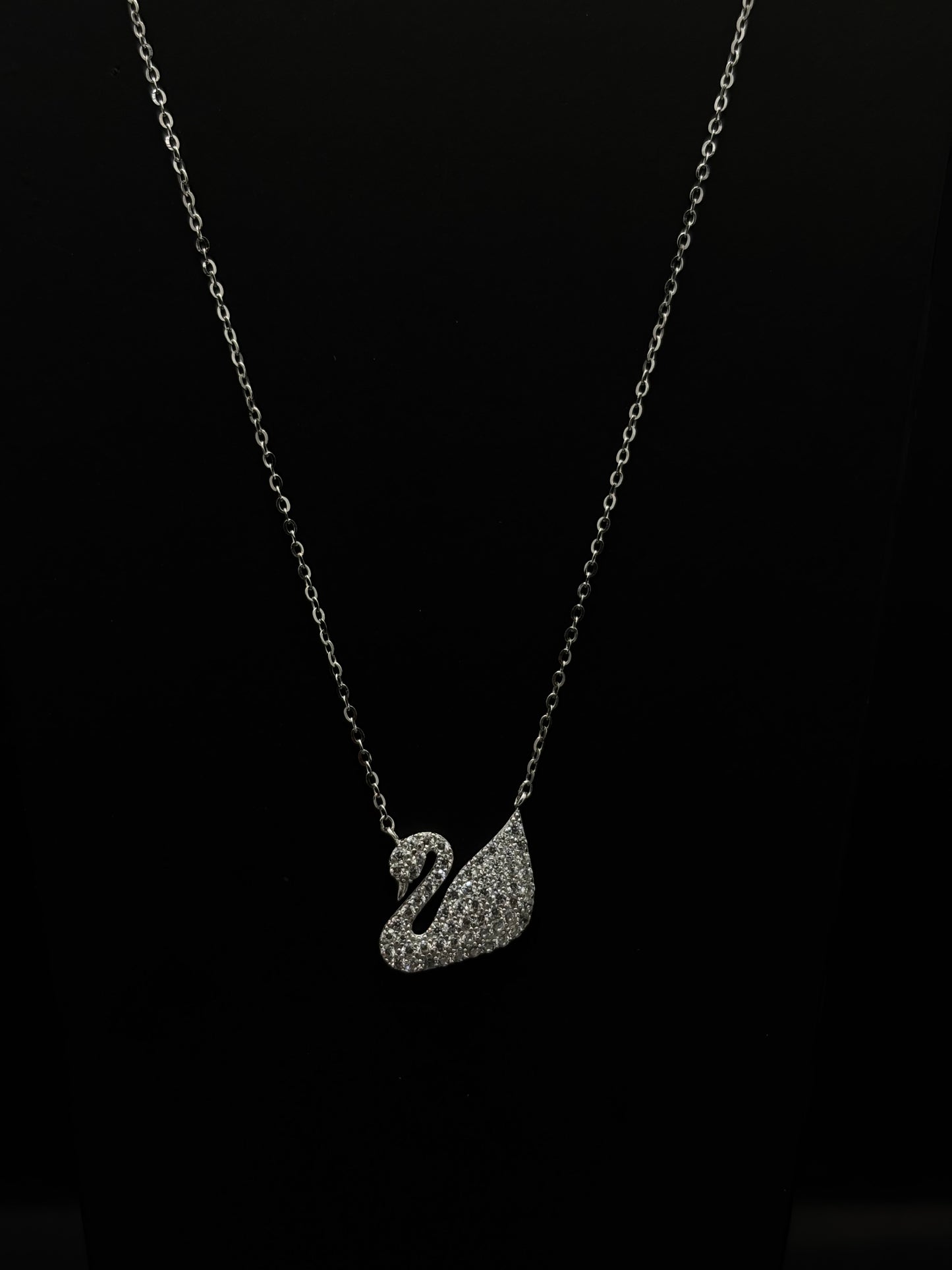 Sparkling Swan Pendant chain #227