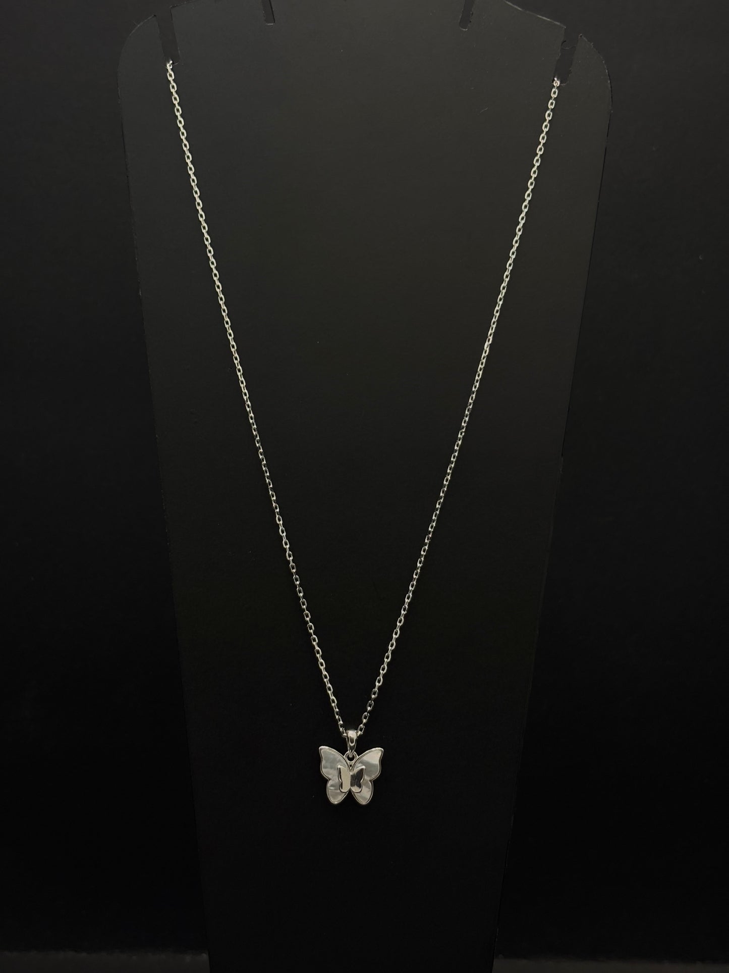 charming necklace With a delicate silver-tone chain #59