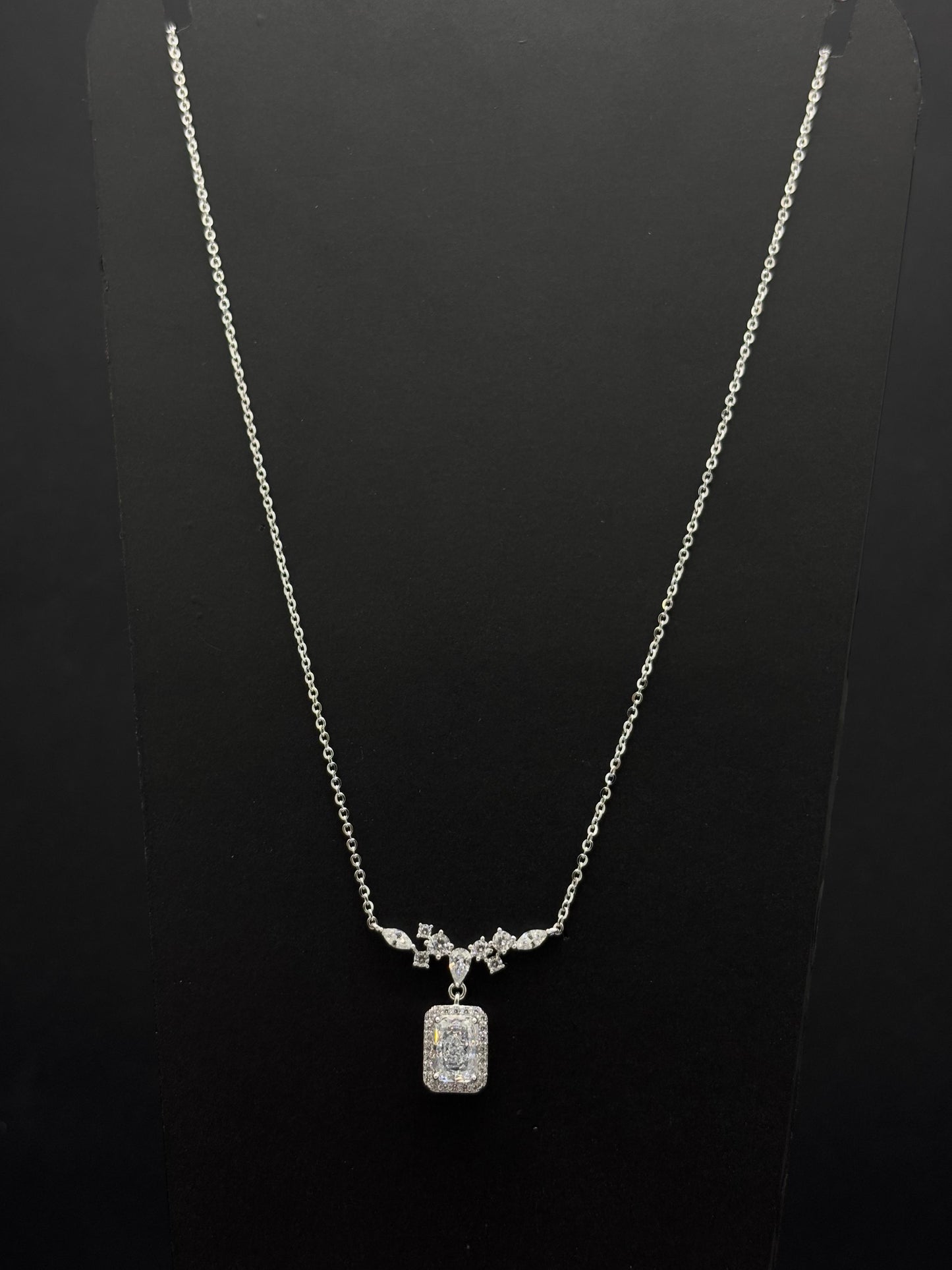The Stellar Cascade Pendant chain #482
