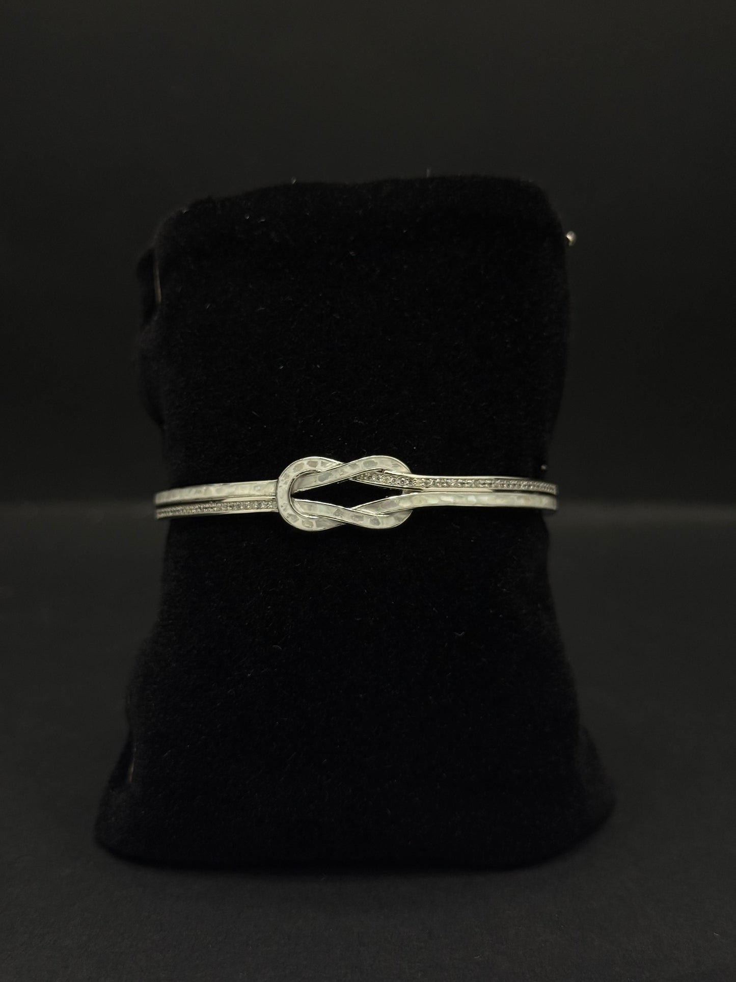 Elegant and contemporary bangle bracelet #188