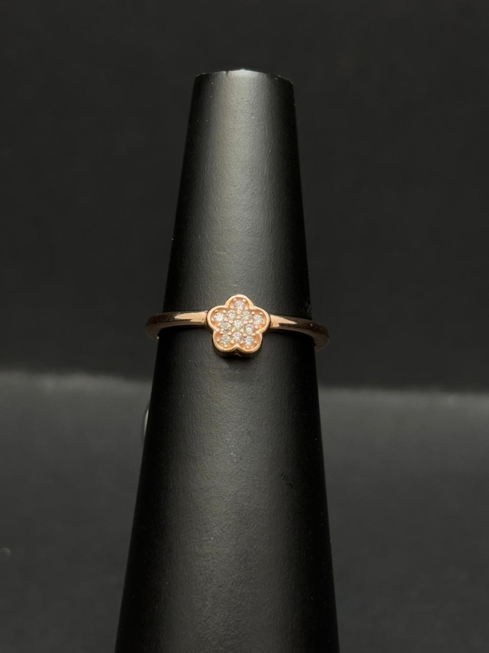 Charming ring with a delicate floral design #156