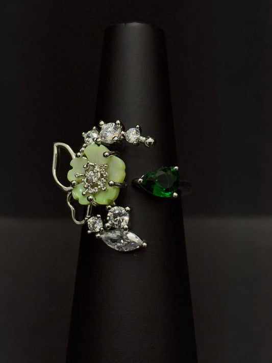 Sterling silver ring with  charming flower #161